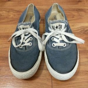 [8] Women's Blue Converse